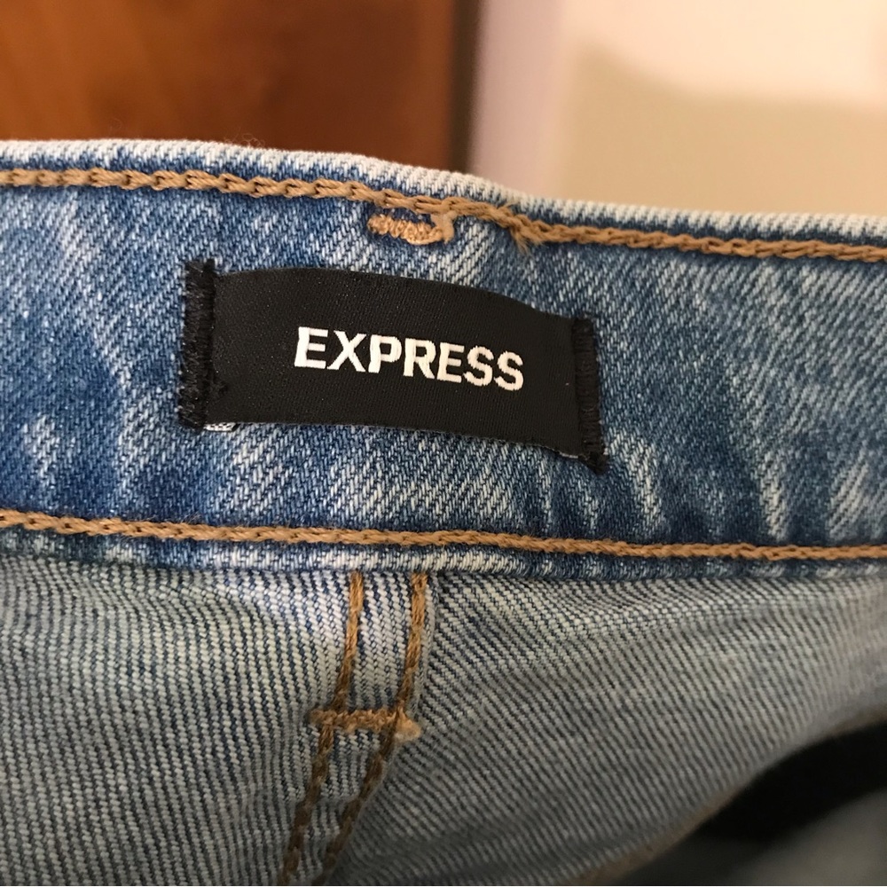 Express Mom Jean Super High Rise Size 2 Light Wash Distressed Denim - Picture 10 of 12